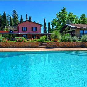 5 bedroom villa with pool and tennis court near San Gimignano, sleeps 10